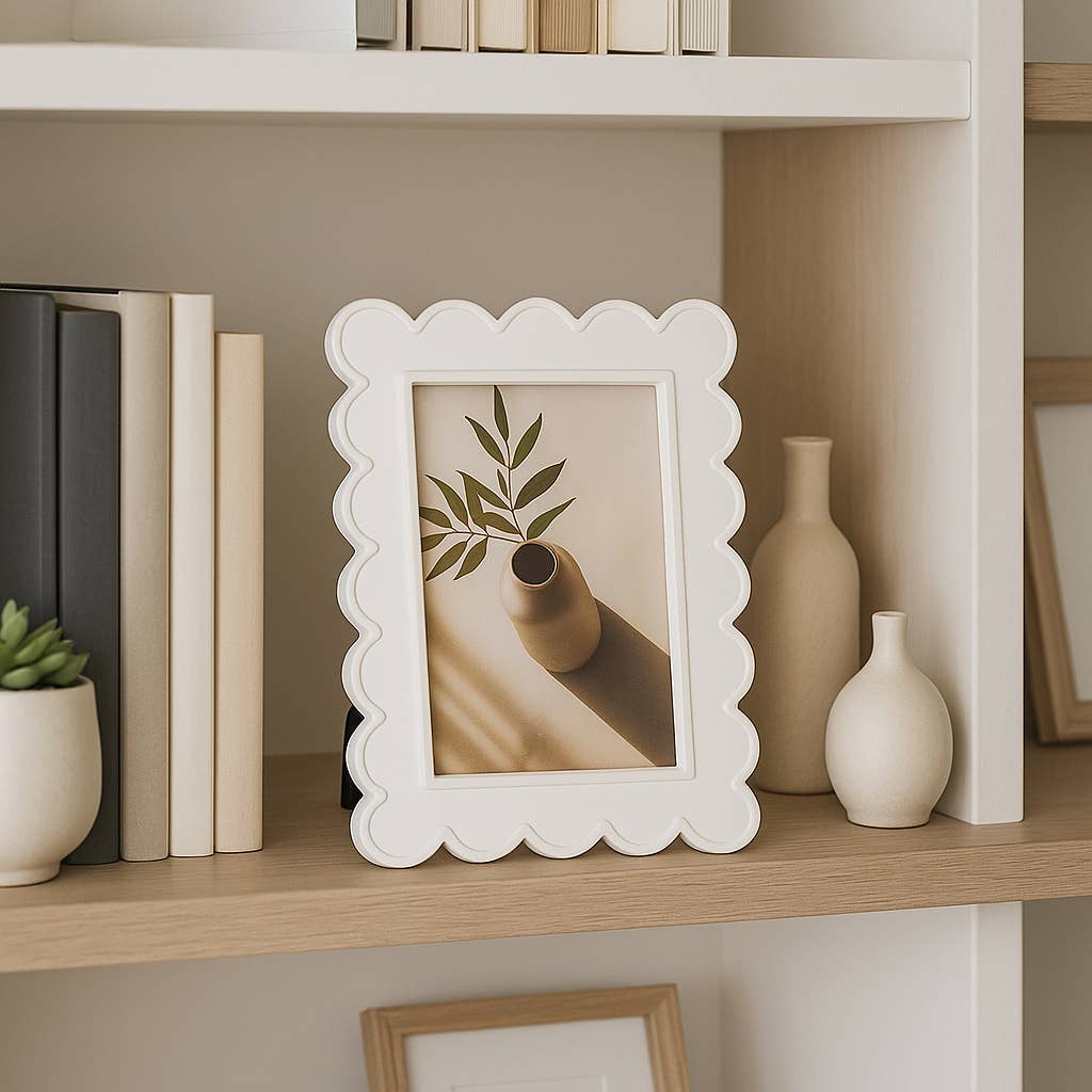 Scalloped Photo Frame 5”x7”