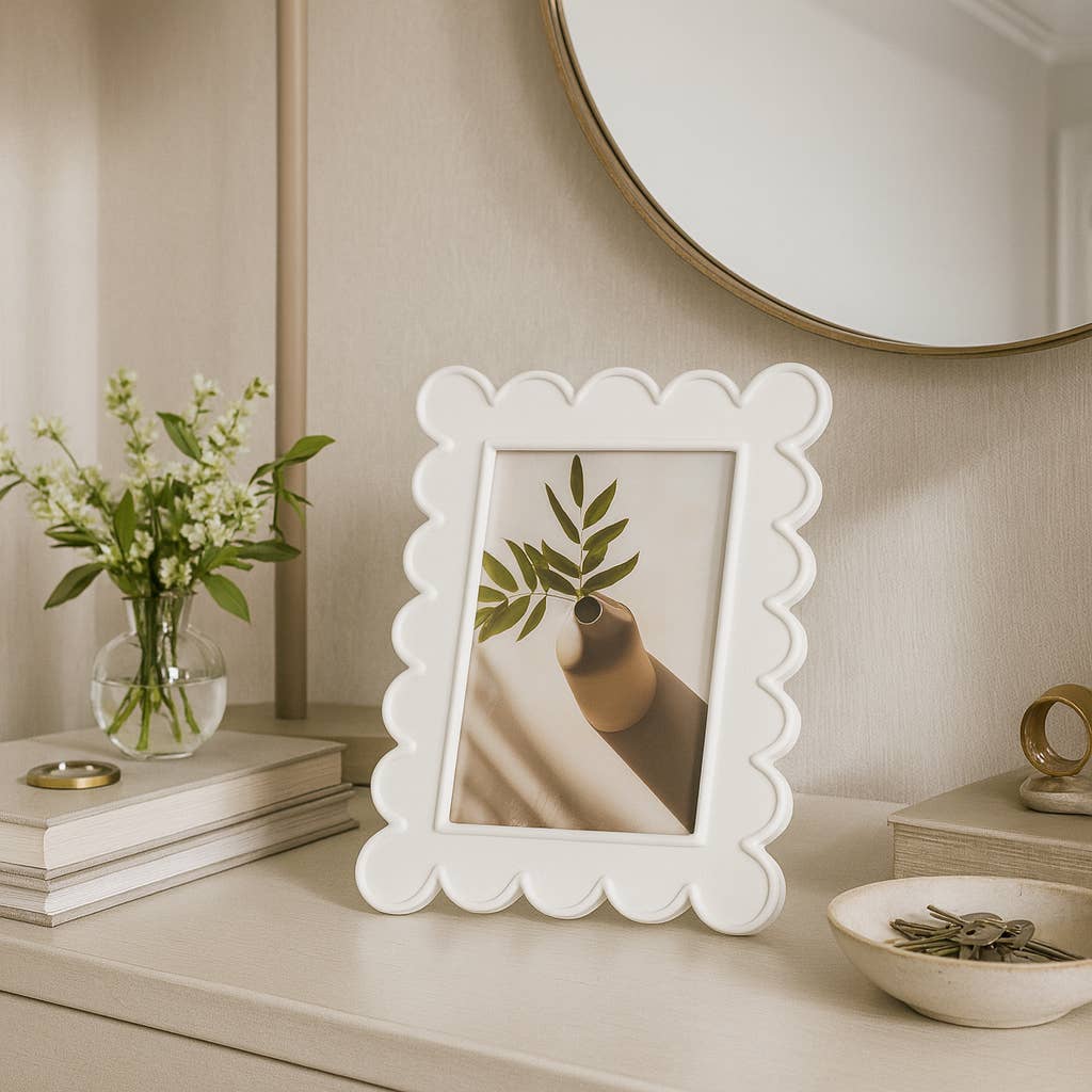 Scalloped Photo Frame 5”x7”